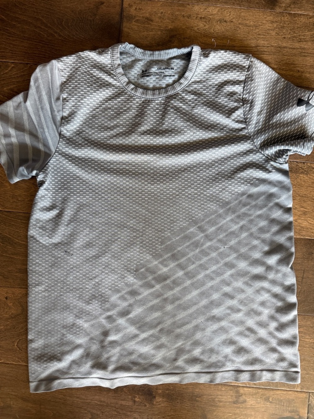 YXL Under Armour Short-Sleeve Performance -Loose fit